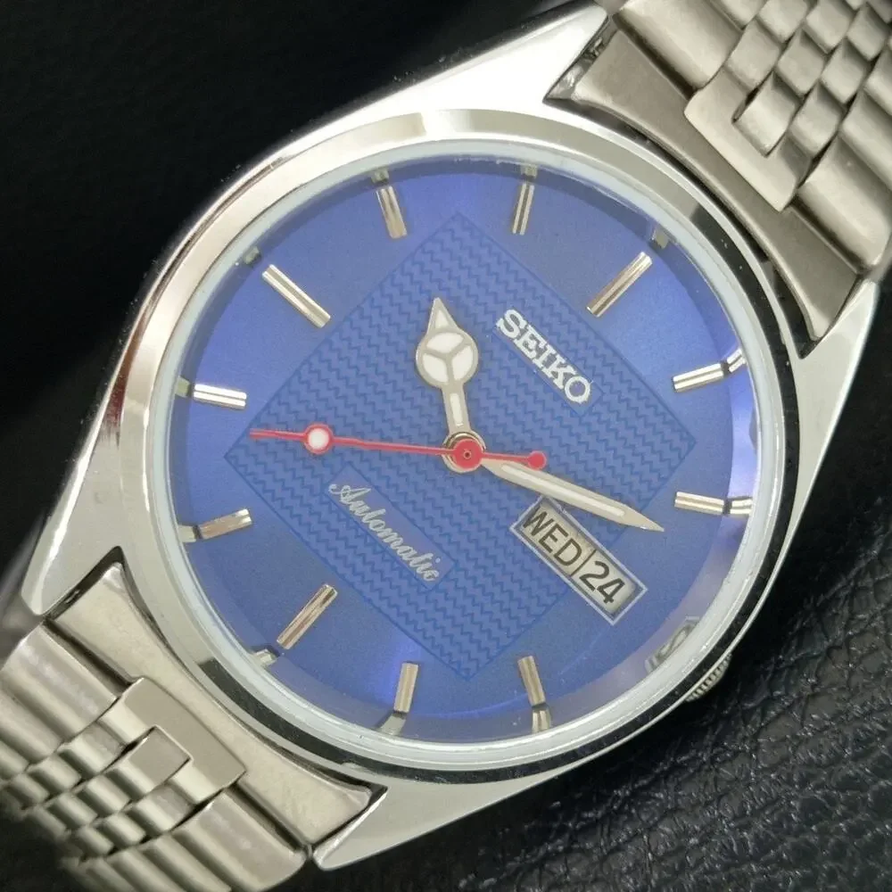 Vintage 1973 Seiko Automatic Mens Silver Watch W/daydate & Silver Accents